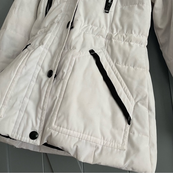 White Guess Winter Jacket with Faux Fur-lined Hood - Picture 10 of 10